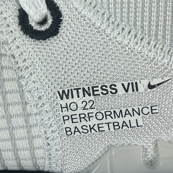 Nike LeBron Basketball Shoes Mens Sz 9.5 TB White Black Witness VII DZ3299-100 - Picture 7 of 8